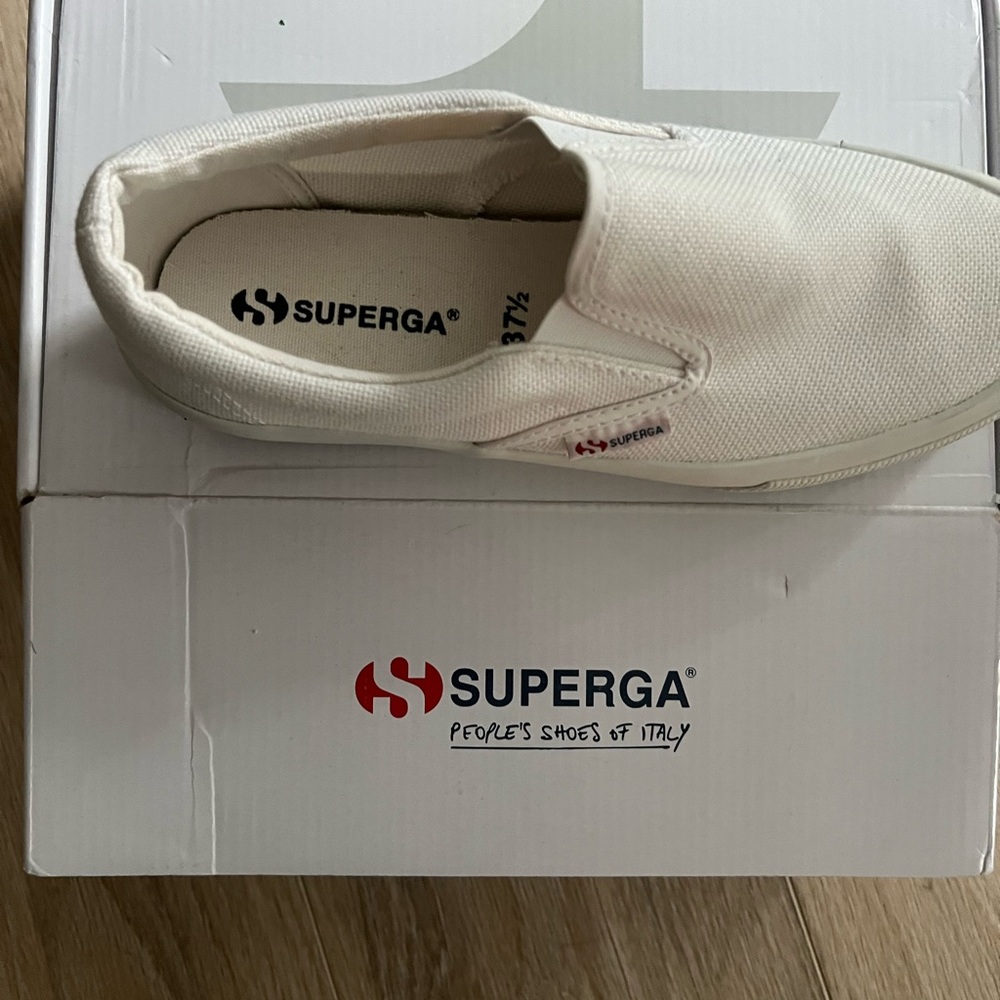 NIB Women’s Superga White Slip On shoes size 7